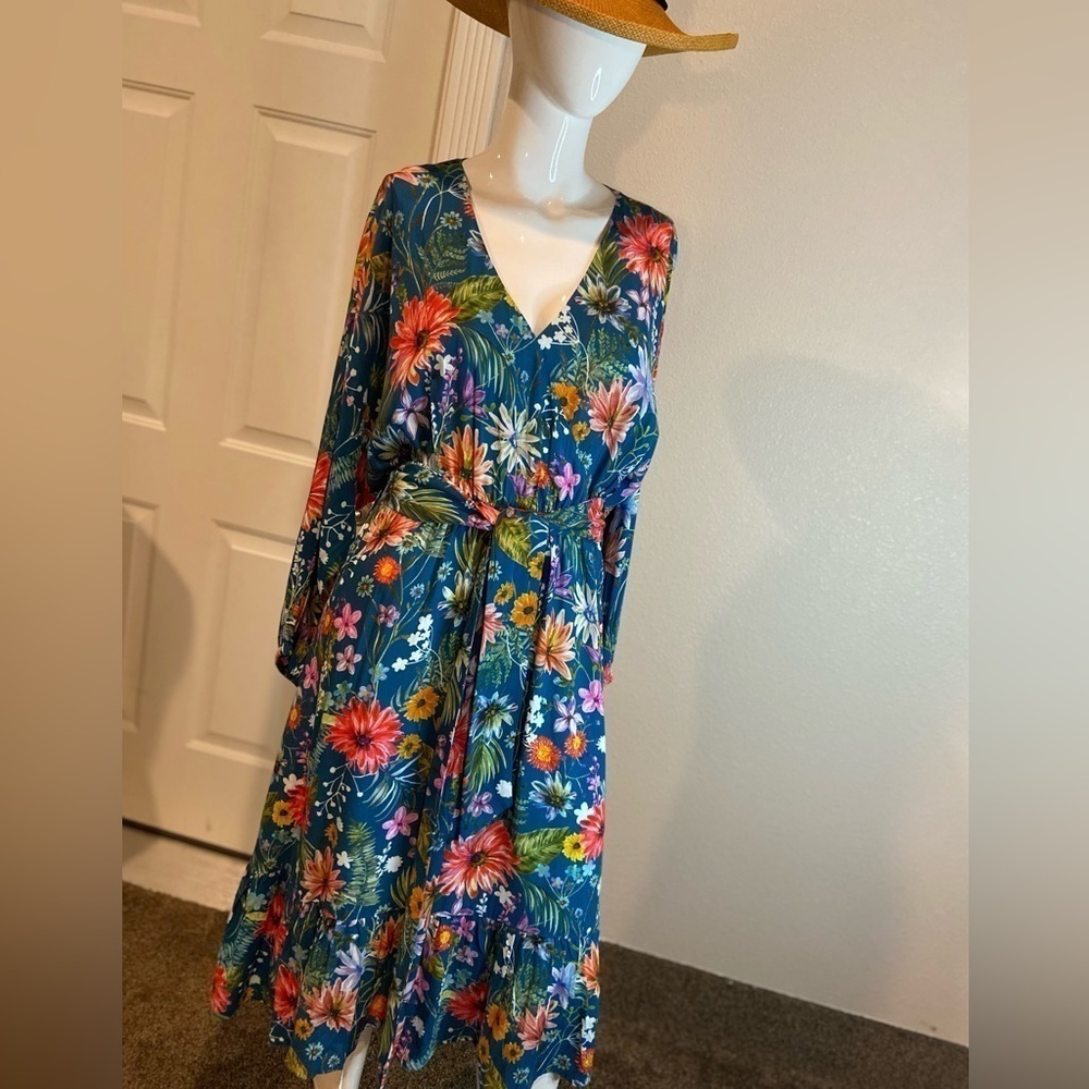 NRVNA Mode~NWT~Floral V-Neck Belted Midi Dress~Voluminous Raglan Sleeve~Size M